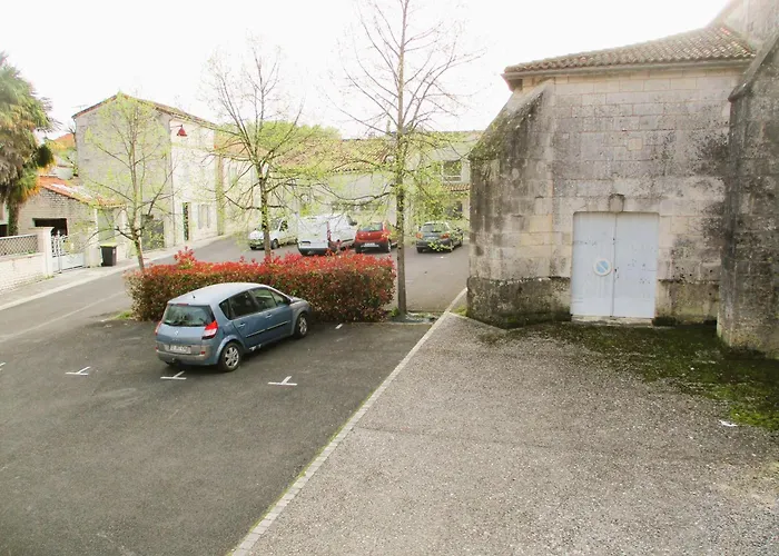 A 15Mn A10 Et N141 Et N21 Et Angouleme Et Cognac Et Jarnac Et Barbezieux , A 1H De Bordeaux !